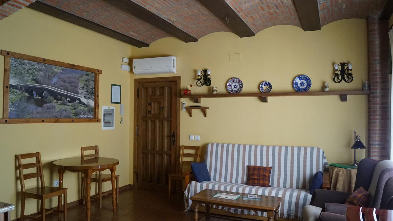 Apartamentos Rurales Monfraguee Torrejon el Rubio Bagian luar foto