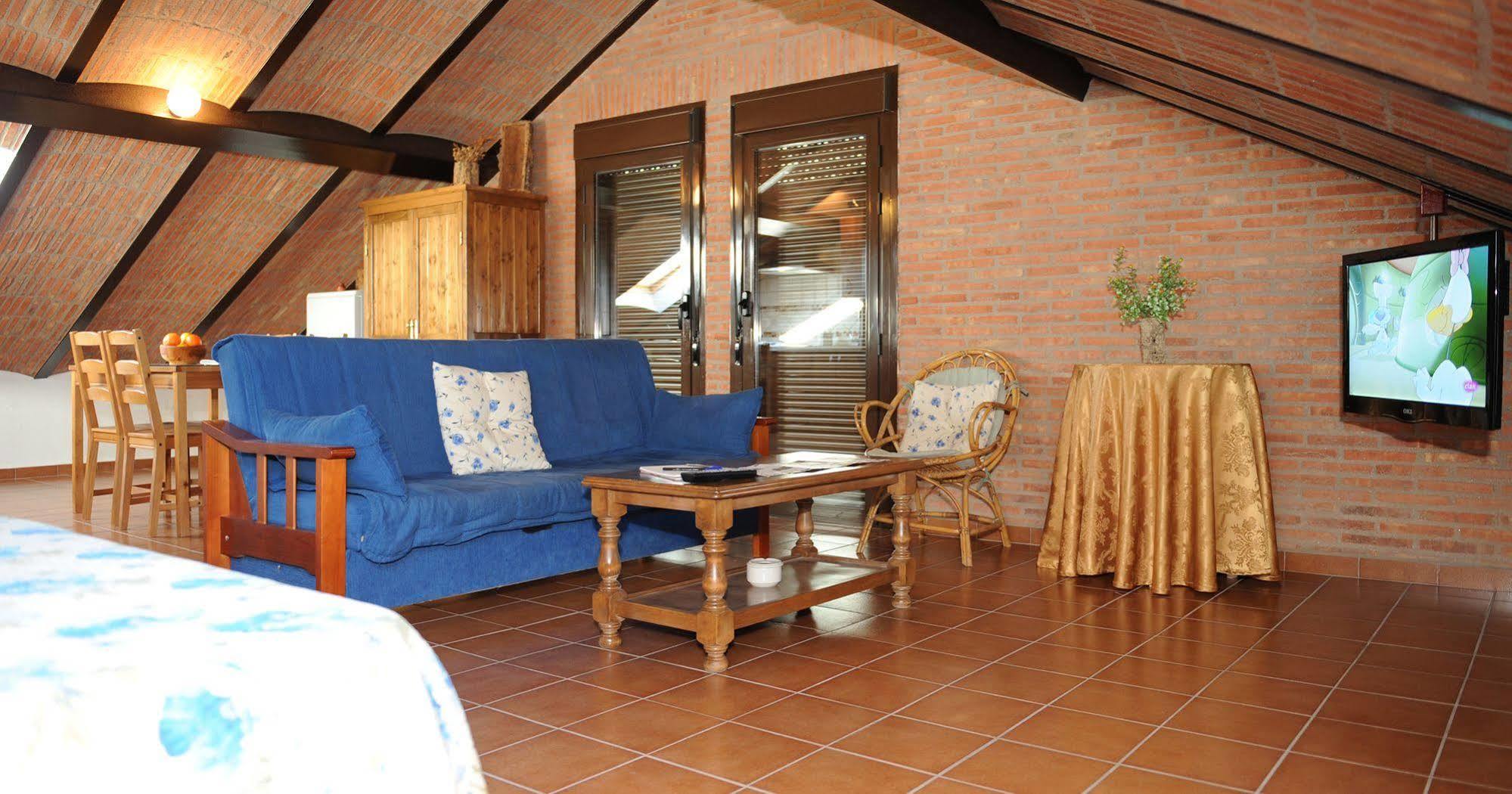 Apartamentos Rurales Monfraguee Torrejon el Rubio Bagian luar foto
